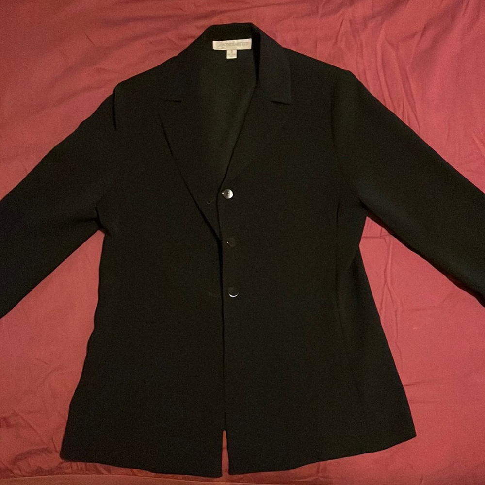 LYSE HART LTD black blazers.